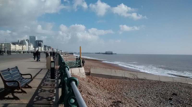 Пляж Хоув закрыли из-за вынесенного на берег трупа 01082016 Происшествия: Пляж Хоув закрыли из-за вынесенного на берег трупа