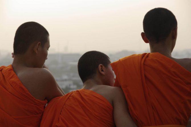 Общество: Псевдо-монахи вымогают деньги у туристов в Лондоне