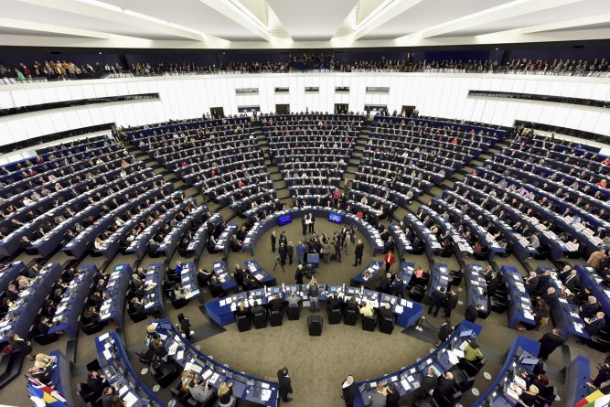 Общество: Половина стажеров в штаб-квартире ЕС работают бесплатно