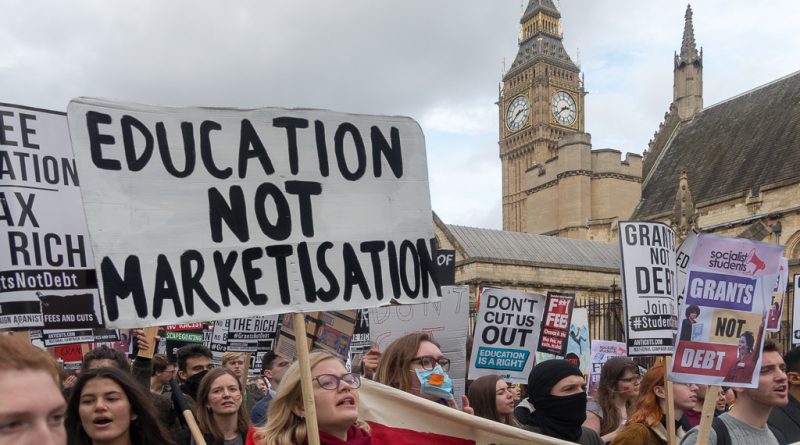 В Британии отменяют гранты для бедных студентов 01082016 Бизнес и финансы: В Британии отменяют гранты для бедных студентов