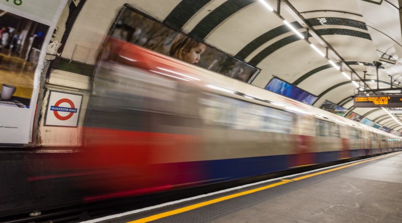 Пробный запуск ночного метро в Лондоне 10082016 Общество: Пробный запуск ночного метро в Лондоне