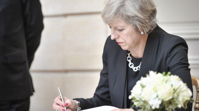 Общество: Терезу Мэй призывают активизировать правовой механизм, предусмотренный статьей 50 Лиссабонского договора