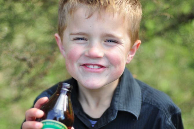 Здоровье и красота: 50% британских родителей позволяют своим несовершеннолетним детям пить алкоголь дома