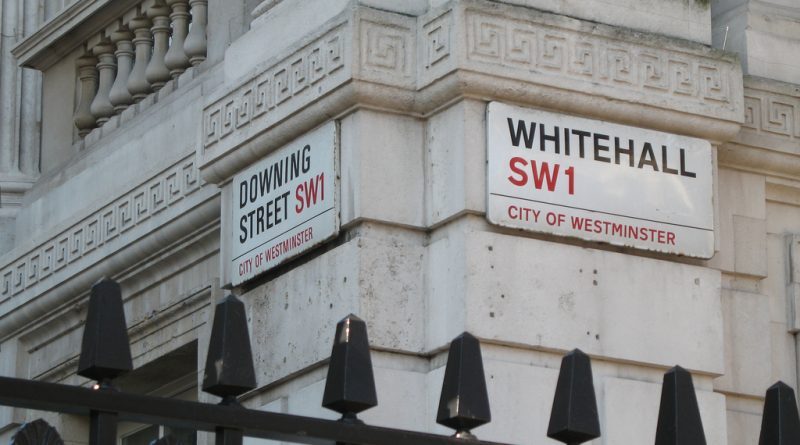 Бизнес и финансы: Уайтхолл тратит полмиллиарда фунтов ваших денег на увольнения