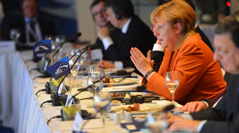 Ангела Меркель признает, что закрывала глаза на "мигрантский кризис" слишком долго 31082016 В мире: Ангела Меркель признает, что закрывала глаза на "мигрантский кризис" слишком долго