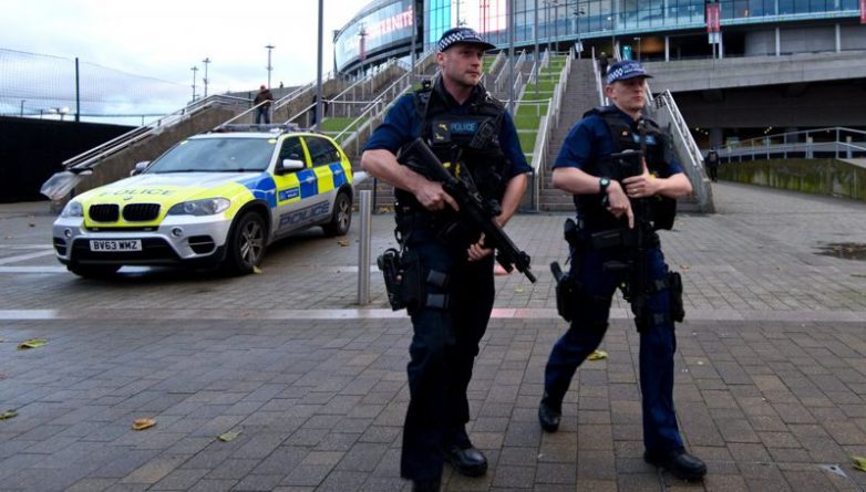 Общество: С сегодняшнего на улицах Лондона появятся дополнительные вооруженные полицейские патрули