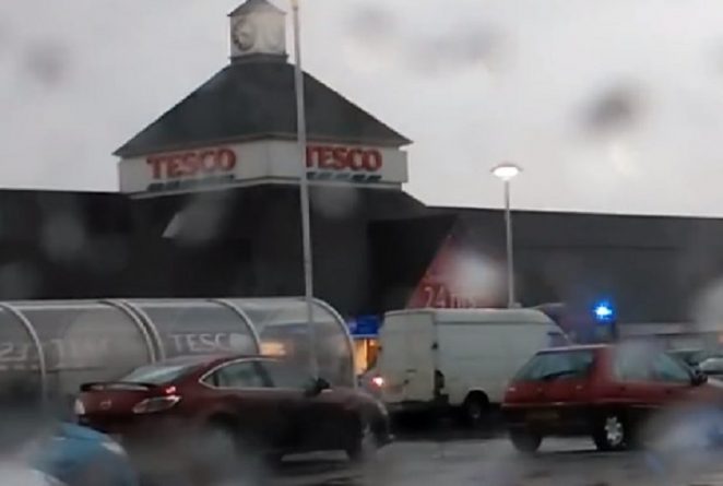 Происшествия: Во время грозы обвалилась крыша в супермаркете  Tesco в Линкольншире