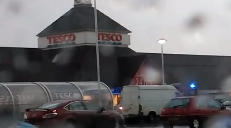 Происшествия: Во время грозы обвалилась крыша в супермаркете  Tesco в Линкольншире