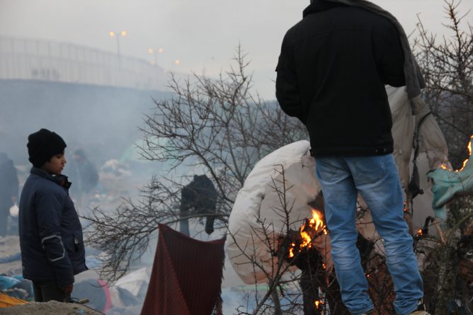 Общество: В Кале построят стену, чтобы не дать мигрантам попасть в Британию