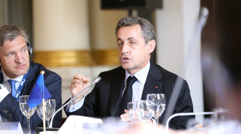 В мире: Николя Саркози пообещал вернуть Британию в ЕС