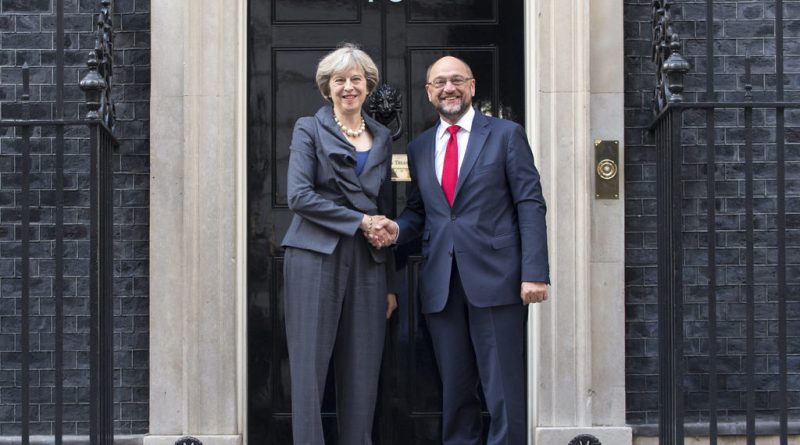 Общество: Брюссель обещает "блокировать" Brexit, если Тереза Мэй не позволит гражданам ЕС работать в Британии