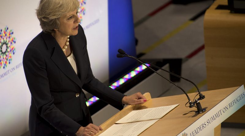 Общество: Противники Brexit обратились в суд, призывая Терезу Мэй к ответу