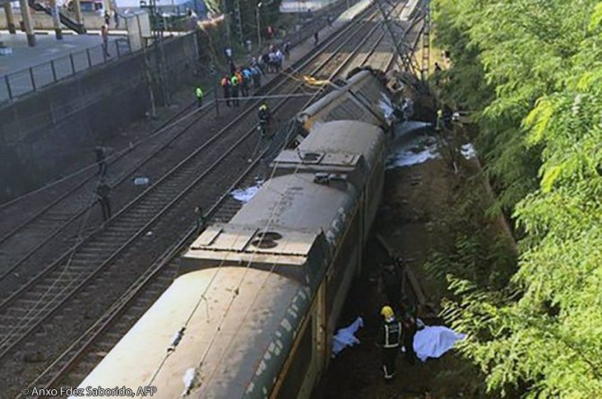 В мире: В Испании с рельсов сошел пассажирский поезд: есть жертвы