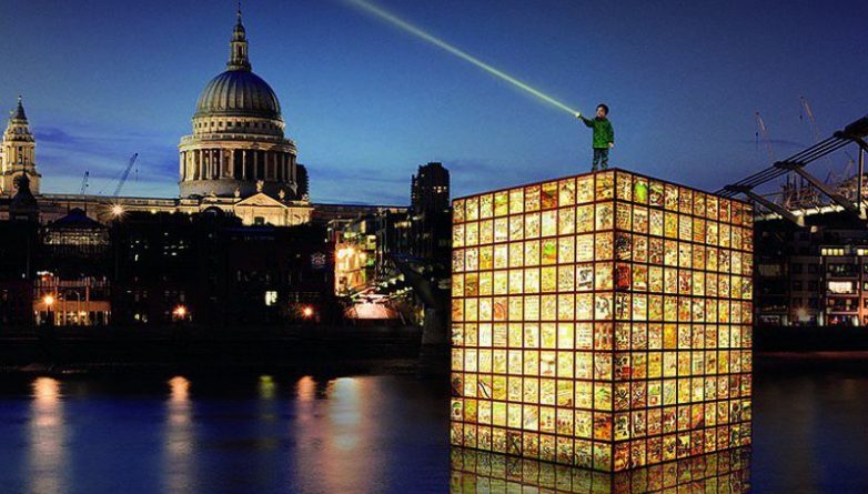 Искусство: Гигантский трёхъярусный фонарь на Темзе