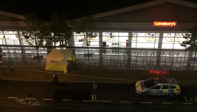 Происшествия: Подросток борется за жизнь после нападения возле Sainsbury's