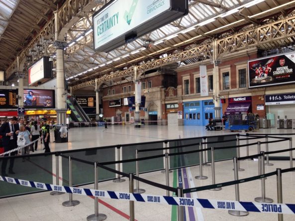 Происшествия: Мужчина отказывался сойти с эскалатора на станции Виктория в течение более 12 часов