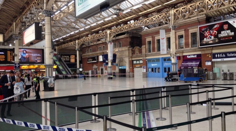 Происшествия: Мужчина отказывался сойти с эскалатора на станции Виктория в течение более 12 часов