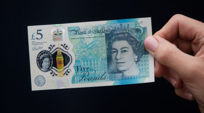 Бизнес и финансы: Новые банкноты в £ 5 продаются на eBay более чем за £ 200
