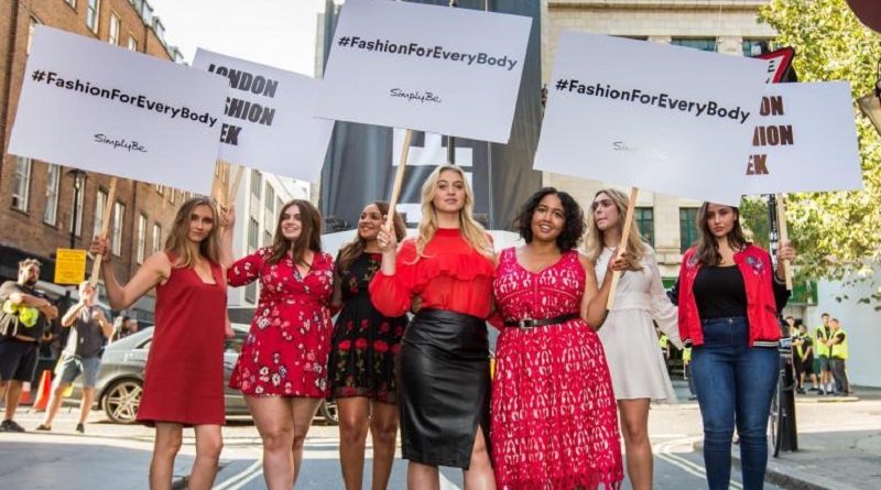 Общество: Модели размера плюс устроили уличный протест перед началом Недели моды в Лондоне