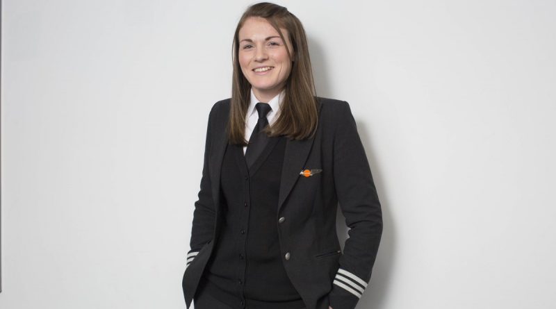 Общество: Британка стала самым молодым в мире пилотом коммерческих авиалиний