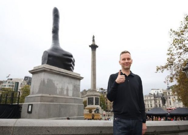 Искусство: На Трафальгарской площади появилась 7-метровая скульптура пальца