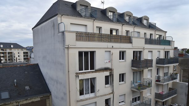 В мире: Во Франции балкон рухнул на головы людей: 4 погибших и 10 раненых