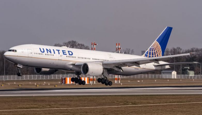 В мире: Десятки рейсов United Airlines во всем мире были приостановлены