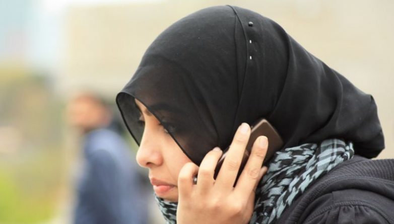 Происшествия: Двое неизвестных сорвали с девушки хиджаб в северном Лондоне