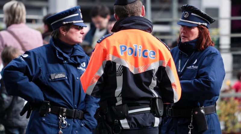 В мире: Двое брюссельских полицейских ранены возможным террористом