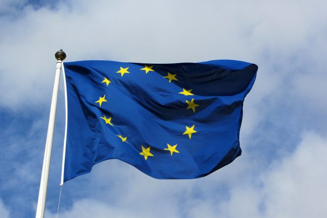 Общество: Флаги Европейского союза пока останутся на улицах Британии