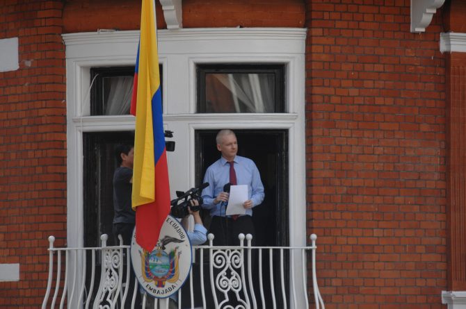 В мире: Посольство Эквадора подтвердило, что отключило интернет Ассанжу во избежание вмешательства в выборы США