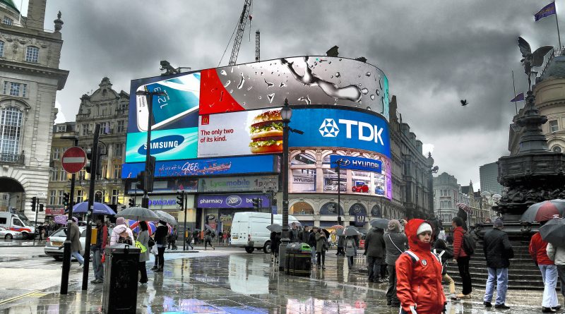 Общество: Билборды на Пикадилли заменят одним большим экраном