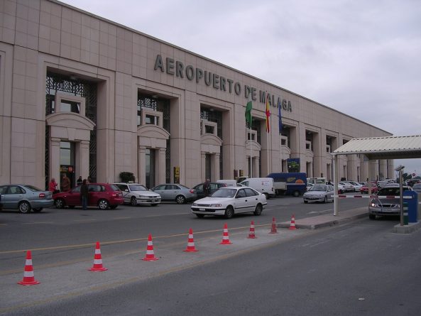 Происшествия: Труп гражданина Великобритании найден привязанным к лавке у аэропорта Málaga