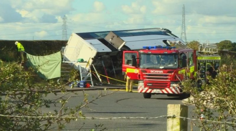 Происшествия: 18 человек госпитализированы в результате автобусной аварии в Восточном Эйршире