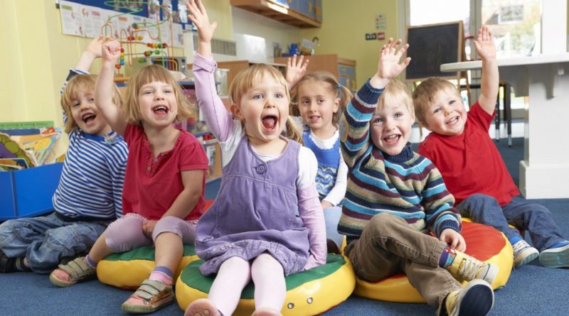 Бизнес и финансы: Британские семьи тратят треть доходов на нянь и ясли