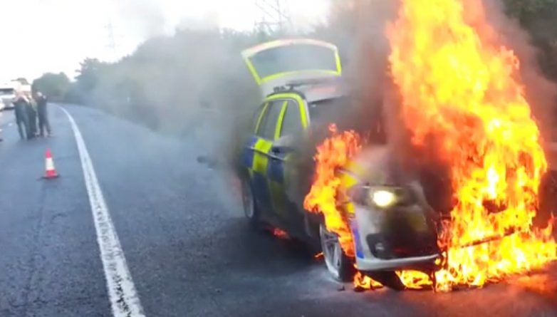 Происшествия: Полицейская машина загорелась на трассе М20