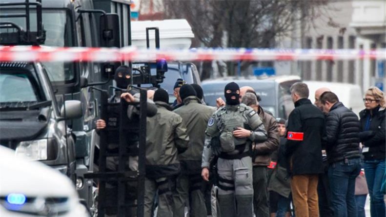 В мире: Неизвестный взял в заложники 15 человек в брюссельском супермаркете