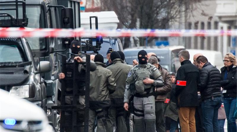 В мире: Неизвестный взял в заложники 15 человек в брюссельском супермаркете