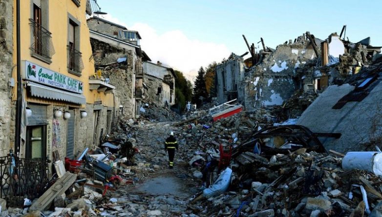 В мире: Два мощных землетрясения за два часа в Италии оставили тысячи людей без крова