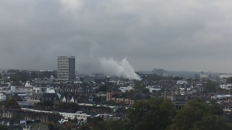 Происшествия: Десятки пожарных боролись с огнем в Notting Hill
