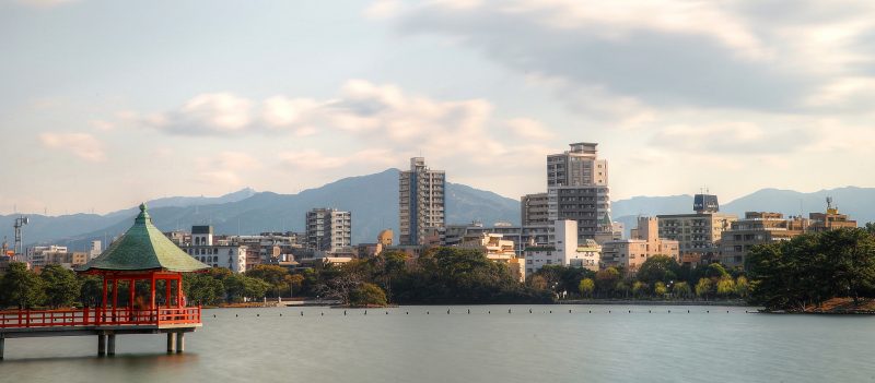 В мире: В городе Фукуока образовалась тридцатиметровая яма