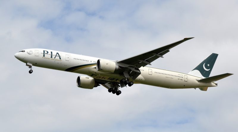 В мире: Пакистанский самолет вынужден сесть в Манчестере из-за забившегося туалета