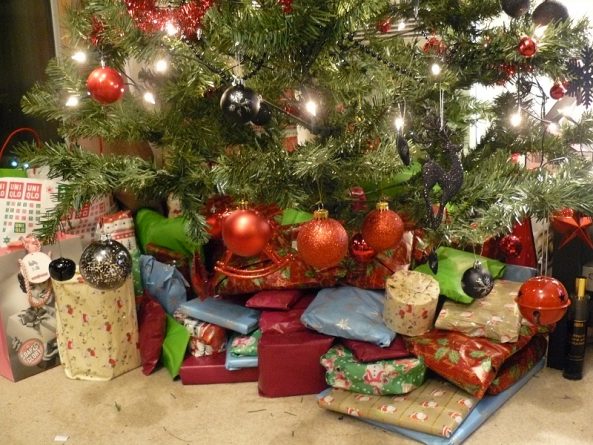 Происшествия: Воры украли рождественские подарки у больных детей