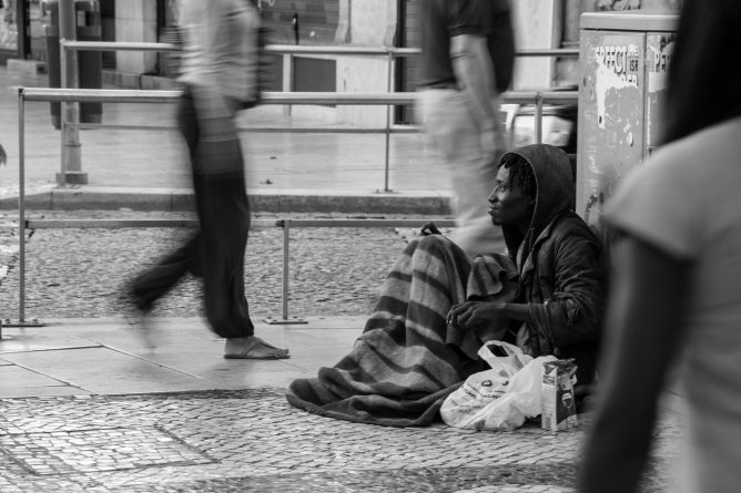 Общество: На телефон доверия для бездомных звонят каждые 30 секунд