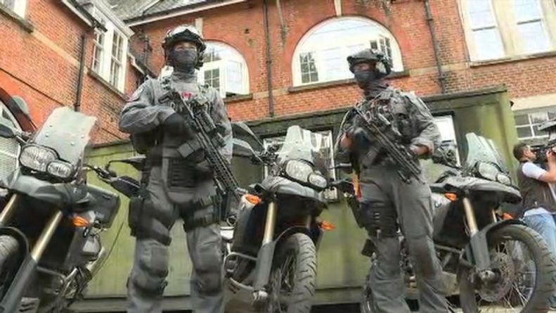 Закон и право: Антитеррористические отряды вышли на улицы Лондона
