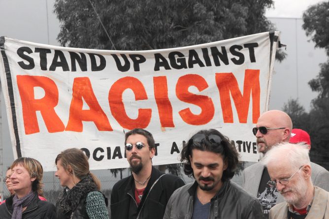 Общество: У посольства США прошли анти-расисткие митинги