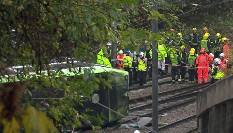 Происшествия: Трамвай сошел с рельсов в Croydon: несколько погибших и 50 раненых