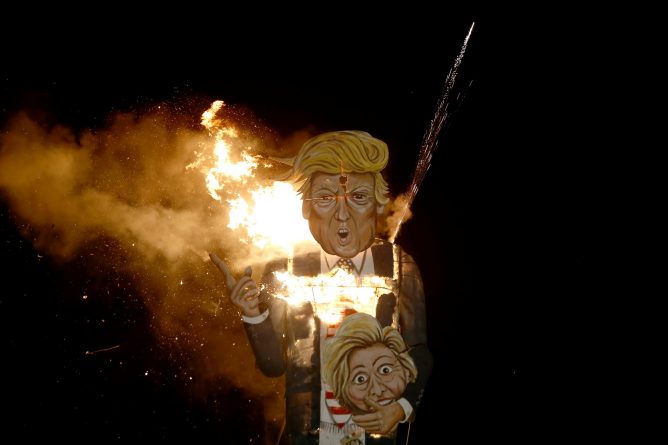 Общество: На праздновании Ночи Гая Фокса сожгли огромную фигуру Дональда Трампа