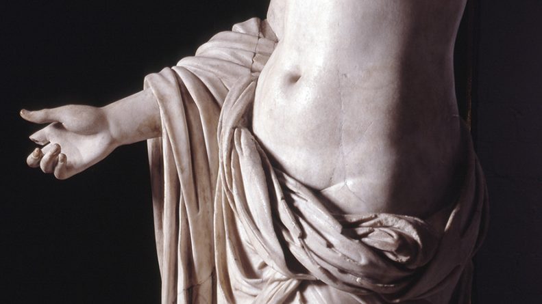 Юмор: В Британском музее официант отломал палец у древнеримской статуи
