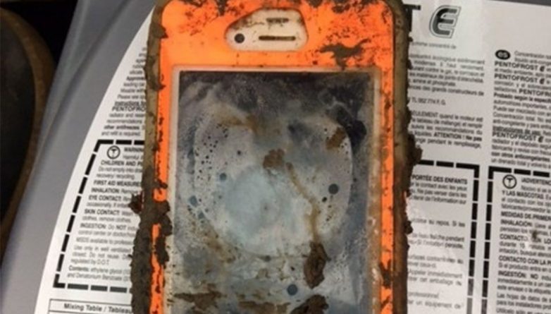Происшествия: iPhone продолжает работать даже после года в ледяной воде
